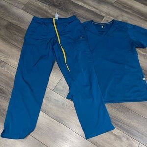 CARHARTT SCRUBS